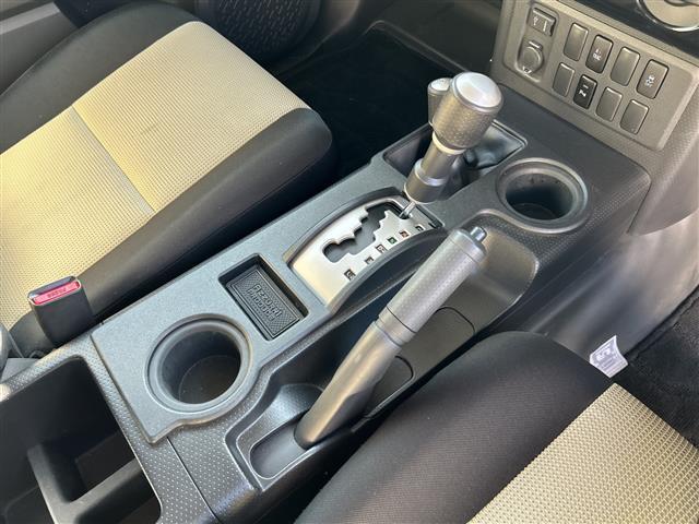 FJクルーザー ファイナルエディション 純正メモリナビ NSZT-W66T 地デジTV CD DVD BT ラジオ再生 クルーズコントロール A-TRAC コーナーセンサー バックカメラ ETC ホワイトレタータイヤ(6枚目)