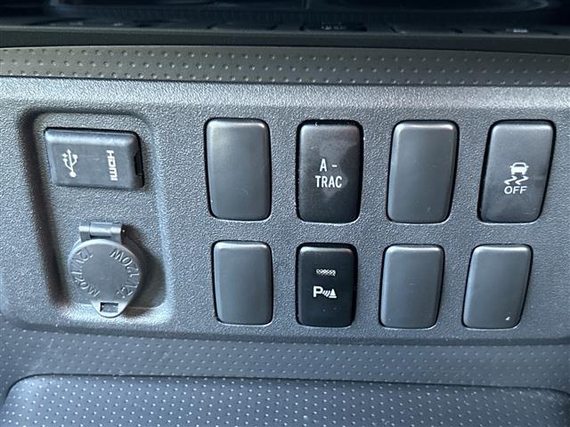 FJクルーザー ファイナルエディション 純正メモリナビ NSZT-W66T 地デジTV CD DVD BT ラジオ再生 クルーズコントロール A-TRAC コーナーセンサー バックカメラ ETC ホワイトレタータイヤ(17枚目)