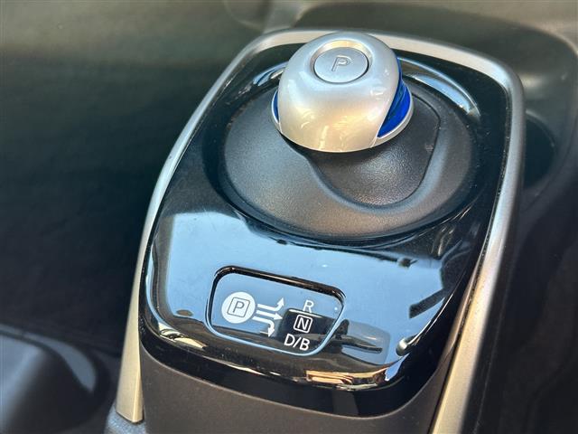 ノート ｅ－パワー　Ｘ　Ｖセレクション　純正メモリナビ　ＭＭ３１９Ｄ－Ｗ　地デジＴＶ　ＣＤ　ＤＶＤ　ＢＴ　ラジオ再生　衝突軽減ブレーキ　コーナーセンサー　アラウンドビューモニター　ＥＴＣ　デジタルインナーミラー　ＬＥＤライト（4枚目）