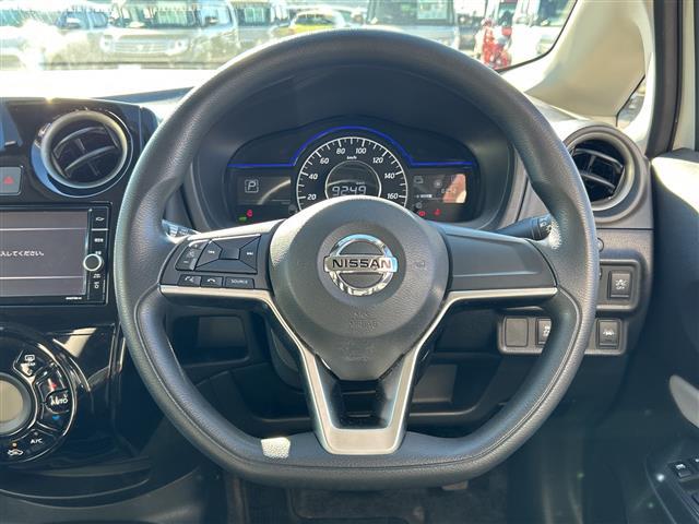 ノート ｅ－パワー　Ｘ　Ｖセレクション　純正メモリナビ　ＭＭ３１９Ｄ－Ｗ　地デジＴＶ　ＣＤ　ＤＶＤ　ＢＴ　ラジオ再生　衝突軽減ブレーキ　コーナーセンサー　アラウンドビューモニター　ＥＴＣ　デジタルインナーミラー　ＬＥＤライト（6枚目）