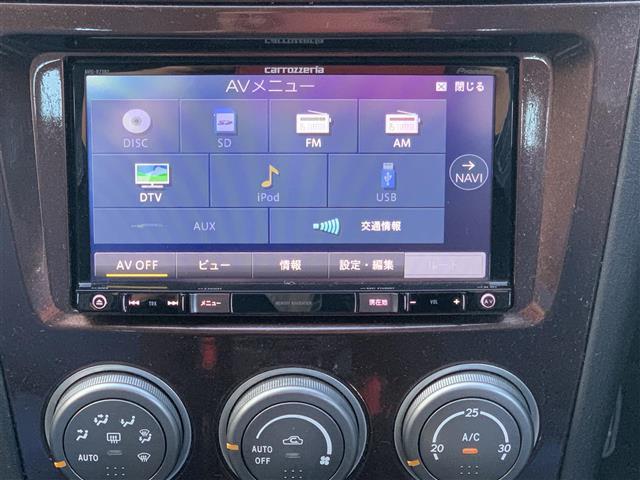 インプレッサ ＷＲＸ　社外ＳＤナビＡＭ／ＦＭ／ＣＤ／ＤＶＤ／ワンセグＴＶフロントタワーバー社外マフラーＭＯＭＯステアリングＨＩＤヘッドライト純正１７インチアルミホイル純正フロアマット電動格納ミラーリモコンキー（4枚目）