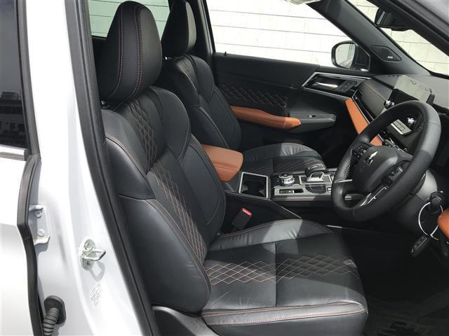 アウトランダーＰＨＥＶ Ｐ　サンルーフ／ＢＯＳＥサウンド／純正ナビ／フルセグＴＶ／Ｂｌｕｅｔｏｏｔｈ／全周囲カメラ／ドライブレコーダー／衝突被害軽減ブレーキ／コーナーセンサー／レーンキープアシスト／ブラインドスポットモニター（30枚目）