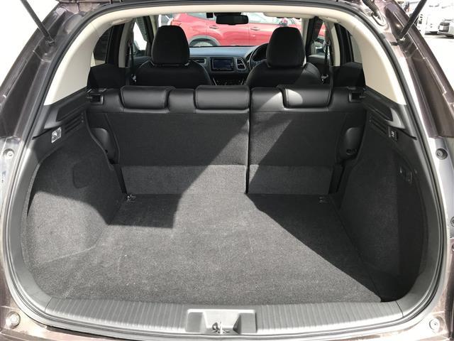 ヴェゼル ハイブリッドＺ・ホンダセンシング　冬タイヤ車載／純正ナビ／フルセグＴＶ／Ｂｌｕｅｔｏｏｔｈ／バックカメラ／ドライブレコーダー／衝突被害軽減ブレーキ／レーンキープアシスト／レーダークルーズコントロール／ハーフレザーシート（32枚目）