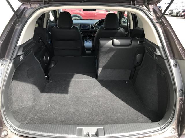 ヴェゼル ハイブリッドＺ・ホンダセンシング　冬タイヤ車載／純正ナビ／フルセグＴＶ／Ｂｌｕｅｔｏｏｔｈ／バックカメラ／ドライブレコーダー／衝突被害軽減ブレーキ／レーンキープアシスト／レーダークルーズコントロール／ハーフレザーシート（34枚目）