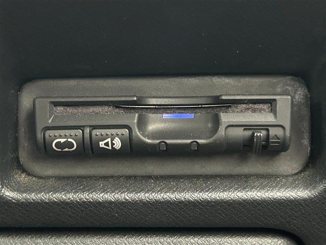 ステップワゴンスパーダ Ｚ　社外ナビ／ワンセグＴＶ／バックカメラ／両側パワースライドドア／スマートキー／革巻きステアリング／ＨＩＤヘッドライト／オートライト／ウインカーミラー／フォグランプ／横滑り防止装置（7枚目）