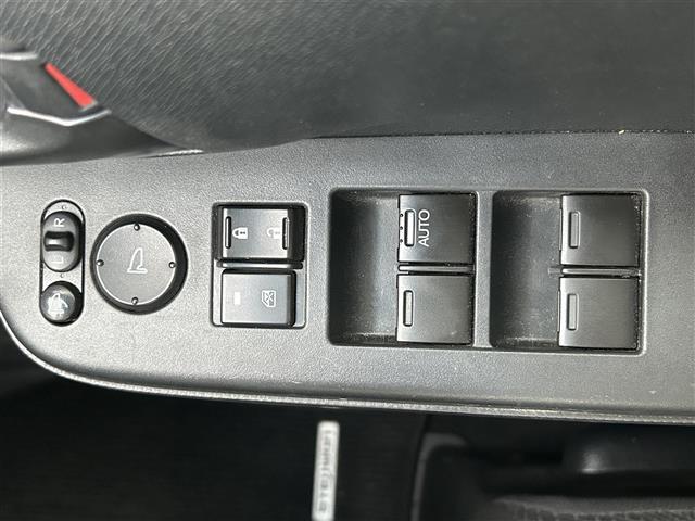 ステップワゴンスパーダ Ｚ　社外ナビ／ワンセグＴＶ／バックカメラ／両側パワースライドドア／スマートキー／革巻きステアリング／ＨＩＤヘッドライト／オートライト／ウインカーミラー／フォグランプ／横滑り防止装置（12枚目）
