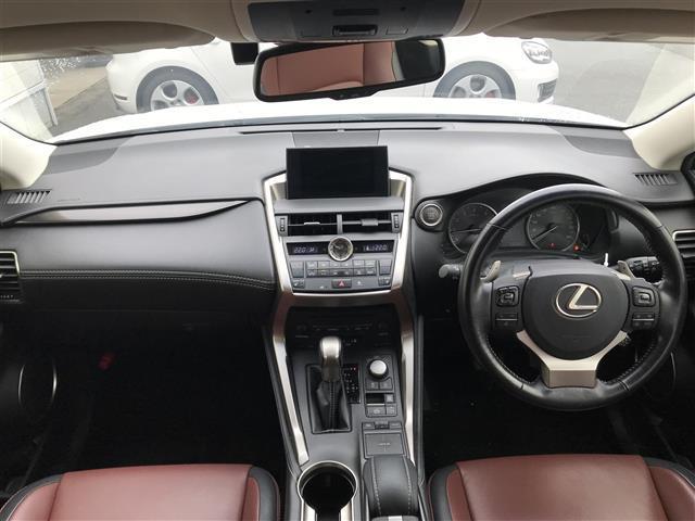 ＮＸ ＮＸ２００ｔ　純正ナビ／フルセグＴＶ／Ｂｌｕｅｔｏｏｔｈ／バックカメラ／ドライブレコーダー／衝突被害軽減ブレーキ／レーンキープアシスト／レーダークルーズコントロール／レザーシート／メモリー付パワーシート（2枚目）
