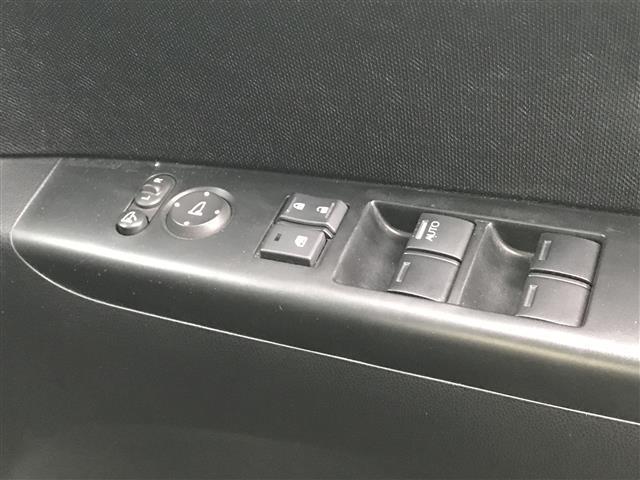 Ｎ－ＢＯＸカスタム Ｇ　ＳＳブラックスタイルパッケージ　純正ナビ／フルセグＴＶ／バックカメラ／衝突被害軽減ブレーキ／ドライブレコーダー／両側パワースライドドア／プッシュスタート／スマートキー／ステアリングスイッチ／ＥＴＣ／シートヒーター（15枚目）