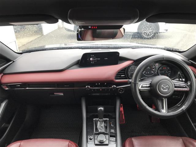 ＭＡＺＤＡ３ファストバック ２０Ｓバーガンディ　セレクション　ＢＯＳＥサウンド／純正ナビ／フルセグＴＶ／Ｂｌｕｅｔｏｏｔｈ／全周囲カメラ／ドライブレコーダー／衝突被害軽減ブレーキ／コーナーセンサー／レーンキープアシスト／ブラインドスポットモニター（3枚目）