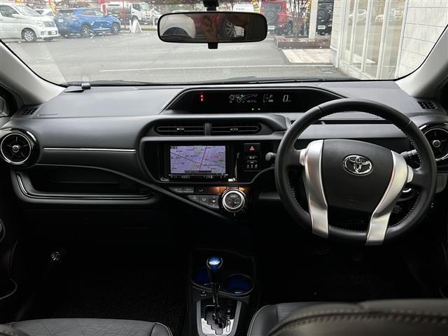 アクア Gブラックソフトレザーセレクション 禁煙車 ワンオーナー ソフトレザー ETC 社外ナビ LEDヘッドライト スマートキー プッシュスタート ドアミラーウインカー クルーズコントロール フルセグTV DVD再生機能有 ヒートシーター(2枚目)