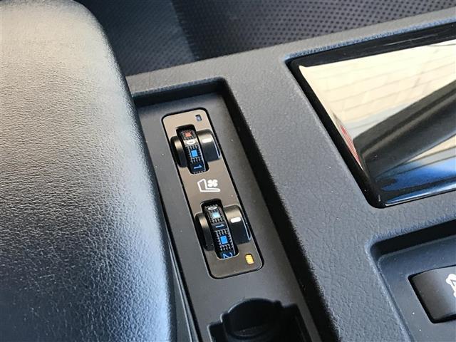 ＲＸ ＲＸ４５０ｈ　バージョンＬ　サンルーフ／純正ナビ／フルセグＴＶ／バックカメラ／コーナーセンサー／レーダークルーズコントロール／レザーシート／パワーシート／シートヒーター／エアシート／電動リアゲート／ステアリングスイッチ（16枚目）