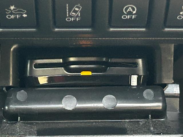 レガシィアウトバック リミテッド 4WD/社外ナビ/フルセグテレビ/Bluetooth/CD/DVD/バックカメラ/パワーバックドア/パワーシート/メモリーシート/シートヒーター/サンルーフ/クルーズコントロール/レーンアシスト(12枚目)