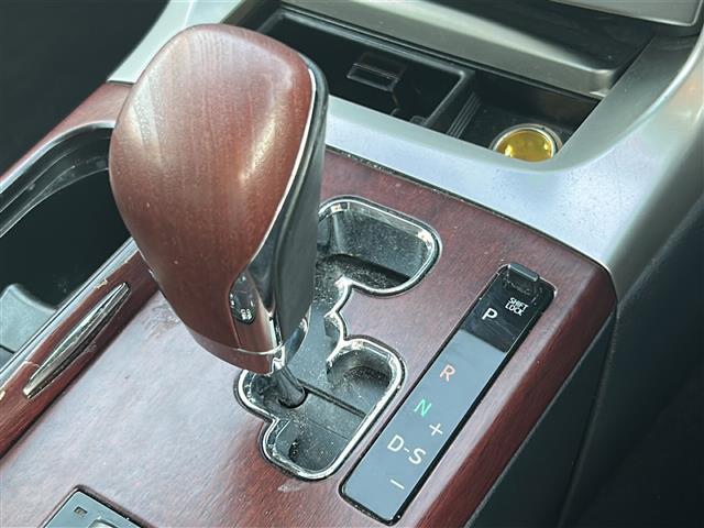 クラウンマジェスタ Ｃタイプ　サンルーフ　純正ＨＤＤナビ　レザーシート　ＥＴＣ２．０　ＤＶＤ再生機能有　純正アルミホイール　パワーシート　プッシュスタート　バックカメラ　純正フロアマット　カーテンエアバッグ　クルーズコントロール（7枚目）