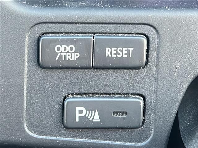 クラウンマジェスタ Ｃタイプ　サンルーフ　純正ＨＤＤナビ　レザーシート　ＥＴＣ２．０　ＤＶＤ再生機能有　純正アルミホイール　パワーシート　プッシュスタート　バックカメラ　純正フロアマット　カーテンエアバッグ　クルーズコントロール（12枚目）