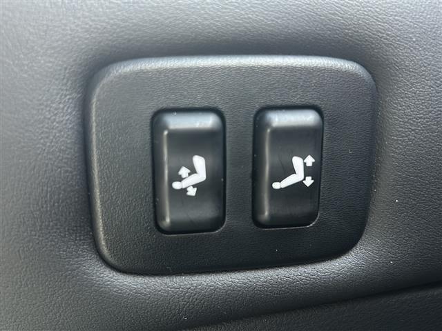 クラウンマジェスタ Ｃタイプ　サンルーフ　純正ＨＤＤナビ　レザーシート　ＥＴＣ２．０　ＤＶＤ再生機能有　純正アルミホイール　パワーシート　プッシュスタート　バックカメラ　純正フロアマット　カーテンエアバッグ　クルーズコントロール（17枚目）