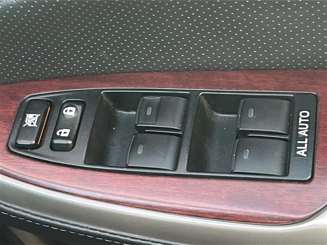 クラウンマジェスタ Ｃタイプ　サンルーフ　純正ＨＤＤナビ　レザーシート　ＥＴＣ２．０　ＤＶＤ再生機能有　純正アルミホイール　パワーシート　プッシュスタート　バックカメラ　純正フロアマット　カーテンエアバッグ　クルーズコントロール（22枚目）