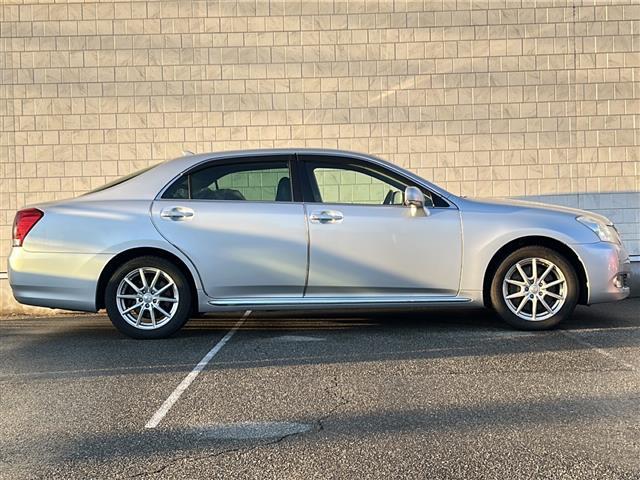 クラウンマジェスタ Ｃタイプ　サンルーフ　純正ＨＤＤナビ　レザーシート　ＥＴＣ２．０　ＤＶＤ再生機能有　純正アルミホイール　パワーシート　プッシュスタート　バックカメラ　純正フロアマット　カーテンエアバッグ　クルーズコントロール（34枚目）