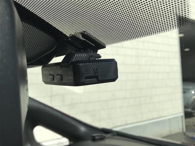 ノート ｅ－パワー　ニスモ　ローダウン／エアロパーツ／純正ナビ／フルセグＴＶ／Ｂｌｕｅｔｏｏｔｈ／全周囲カメラ／デジタルインナーミラー／ドライブレコーダー／エマージェンシーブレーキ／コーナーセンサー／レーンキープアシス（6枚目）