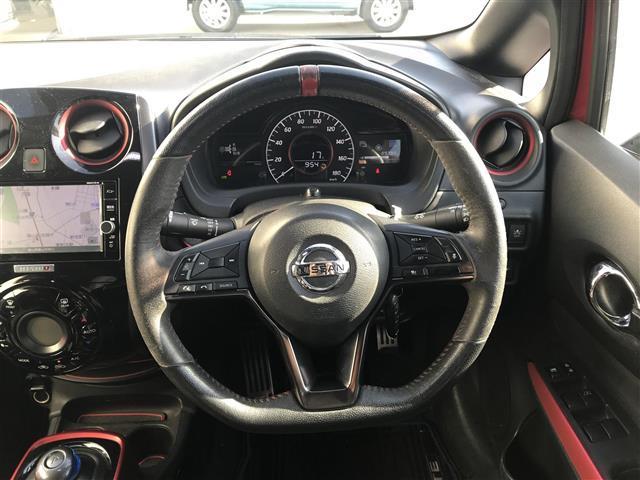 ノート ｅ－パワー　ニスモ　ローダウン／エアロパーツ／純正ナビ／フルセグＴＶ／Ｂｌｕｅｔｏｏｔｈ／全周囲カメラ／デジタルインナーミラー／ドライブレコーダー／エマージェンシーブレーキ／コーナーセンサー／レーンキープアシス（9枚目）