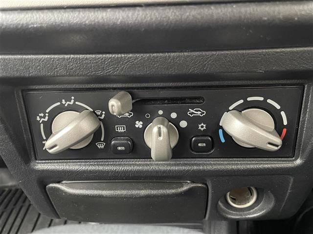 パジェロミニ VR-S 社外HDDナビ/TV/DVD/ターボ/キーレス/ツートンカラー/切り替え4WD/パワーステアリング/パワーウインドウ/エアコン/ドアバイザー/フロアマット/エアバック(5枚目)