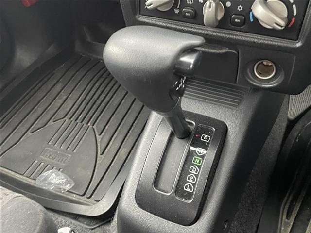 パジェロミニ VR-S 社外HDDナビ/TV/DVD/ターボ/キーレス/ツートンカラー/切り替え4WD/パワーステアリング/パワーウインドウ/エアコン/ドアバイザー/フロアマット/エアバック(10枚目)