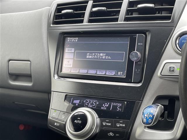 Ｓ　フリップダウンモニター　純正メモリーナビ　ＡＭ／ＦＭ／ＣＤ／ＤＶＤ／ＢＴ／フルセグ　バックカメラ　オートライト　ヘッドライトレベライザー　社外１６インチアルミホイール　別積みサマータイヤ　ＥＴＣ(5枚目)