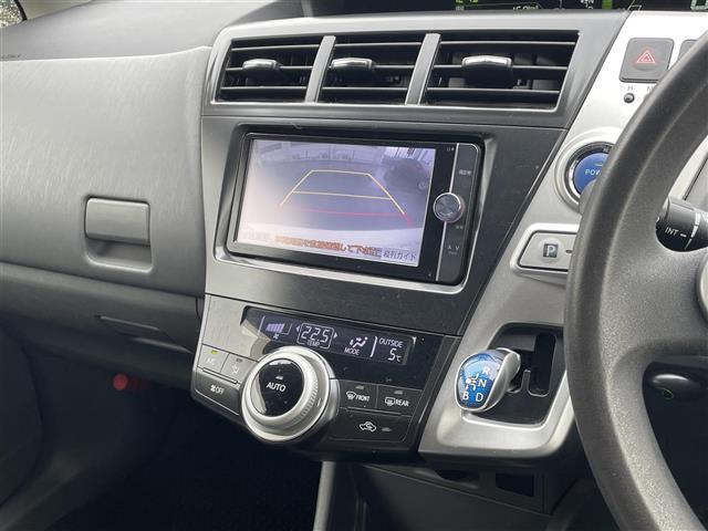 Ｓ　フリップダウンモニター　純正メモリーナビ　ＡＭ／ＦＭ／ＣＤ／ＤＶＤ／ＢＴ／フルセグ　バックカメラ　オートライト　ヘッドライトレベライザー　社外１６インチアルミホイール　別積みサマータイヤ　ＥＴＣ(6枚目)