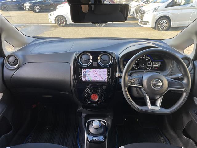 ノート e-パワー X 純正SDナビ フルセグ Bluetooth 前方ドライブレコーダー 前後コーナーセンサー ヒーターミラ パワーステアリング LEDヘッドライト 純正フロアマット 電動格納ミラー ステアリングスイッチ(3枚目)