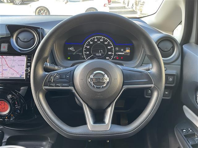 ノート e-パワー X 純正SDナビ フルセグ Bluetooth 前方ドライブレコーダー 前後コーナーセンサー ヒーターミラ パワーステアリング LEDヘッドライト 純正フロアマット 電動格納ミラー ステアリングスイッチ(5枚目)