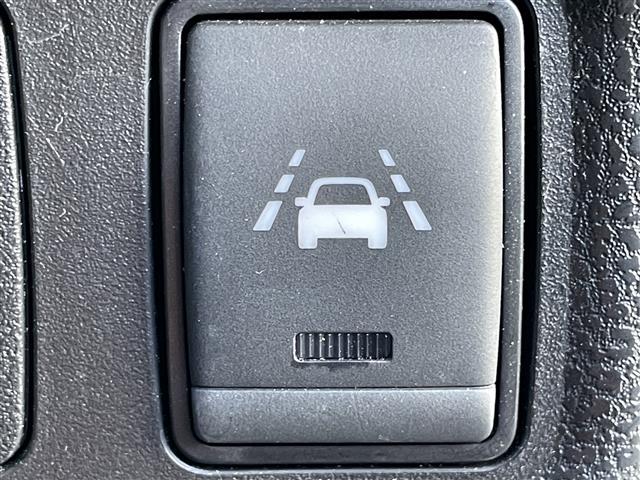 ノート e-パワー X 純正SDナビ フルセグ Bluetooth 前方ドライブレコーダー 前後コーナーセンサー ヒーターミラ パワーステアリング LEDヘッドライト 純正フロアマット 電動格納ミラー ステアリングスイッチ(11枚目)