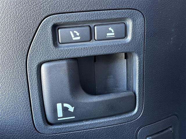 ランドクルーザー ZX ワンオーナー サンルーフ 純正SDナビ モデリスタフルエアロ 全周囲カメラ 茶レザーシート 前席エアシート 全席シートヒーター 前席パワーシート BSM ステアリングヒーター 純正ヘッドレストモニター(31枚目)