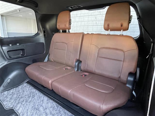 ランドクルーザー ZX ワンオーナー サンルーフ 純正SDナビ モデリスタフルエアロ 全周囲カメラ 茶レザーシート 前席エアシート 全席シートヒーター 前席パワーシート BSM ステアリングヒーター 純正ヘッドレストモニター(35枚目)