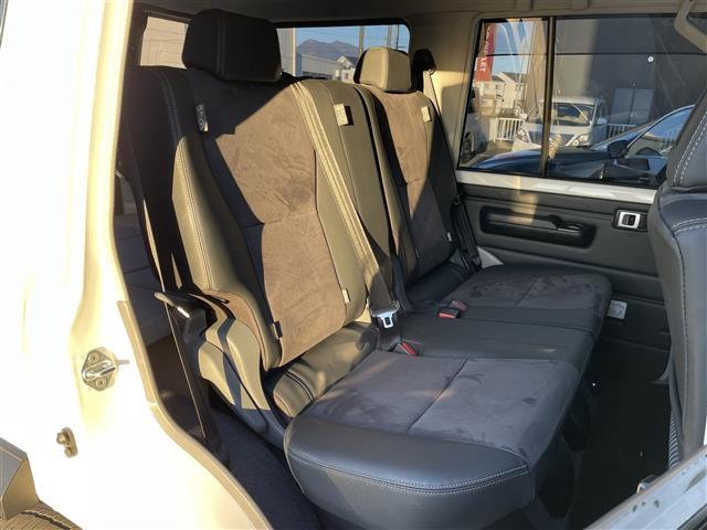 ランドクルーザー７０ ＡＸ　７インチディスプレイオーディオ　バックカメラ　純正１６型アルミホイール　純正フロアマット　センターデフロック　ダウンヒルアシストコントロール　本革ステアリング　ＬＥＤヘッドライト　寒冷地仕様　ＥＴＣ（13枚目）