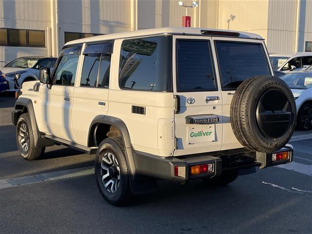 ランドクルーザー７０ ＡＸ　７インチディスプレイオーディオ　バックカメラ　純正１６型アルミホイール　純正フロアマット　センターデフロック　ダウンヒルアシストコントロール　本革ステアリング　ＬＥＤヘッドライト　寒冷地仕様　ＥＴＣ（18枚目）