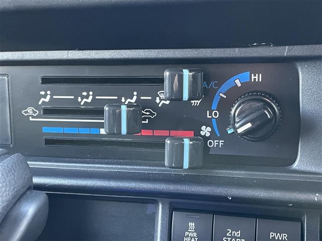 ランドクルーザー７０ ＡＸ　７インチディスプレイオーディオ　バックカメラ　純正１６型アルミホイール　純正フロアマット　センターデフロック　ダウンヒルアシストコントロール　本革ステアリング　ＬＥＤヘッドライト　寒冷地仕様　ＥＴＣ（24枚目）