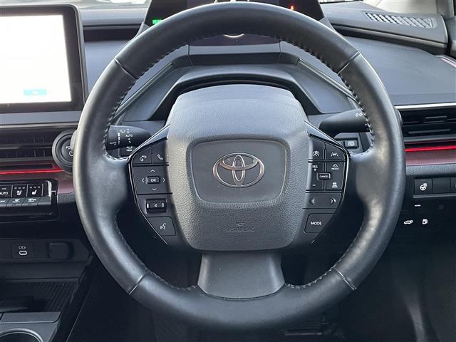 プリウス Ｚ　純正ナビ付１２．３型ディスプレイ　フルセグ　全周囲カメラ　黒レザーシート　前席エアシート・シートヒーター　１００Ｖ充電　Ｍｉｒａｃａｓｔ　デジタルミラー　ＢＳＭ　純正１９インチＡＷ　純正フロアマット（5枚目）