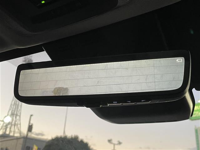 プリウス Ｚ　純正ナビ付１２．３型ディスプレイ　フルセグ　全周囲カメラ　黒レザーシート　前席エアシート・シートヒーター　１００Ｖ充電　Ｍｉｒａｃａｓｔ　デジタルミラー　ＢＳＭ　純正１９インチＡＷ　純正フロアマット（10枚目）