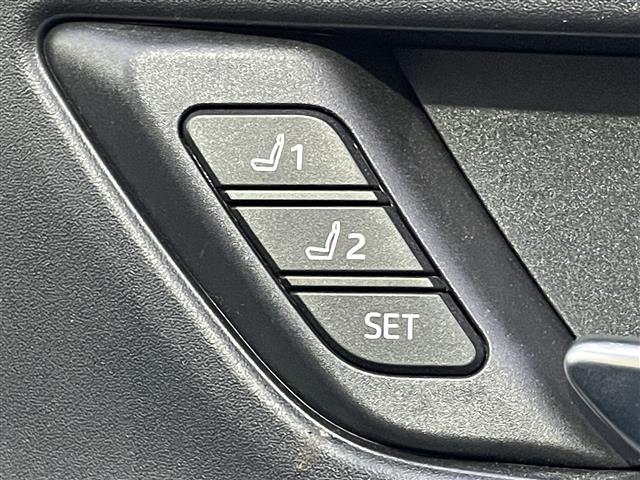 プリウス Ｚ　純正ナビ付１２．３型ディスプレイ　フルセグ　全周囲カメラ　黒レザーシート　前席エアシート・シートヒーター　１００Ｖ充電　Ｍｉｒａｃａｓｔ　デジタルミラー　ＢＳＭ　純正１９インチＡＷ　純正フロアマット（13枚目）