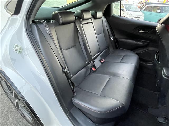 プリウス Ｚ　純正ナビ付１２．３型ディスプレイ　フルセグ　全周囲カメラ　黒レザーシート　前席エアシート・シートヒーター　１００Ｖ充電　Ｍｉｒａｃａｓｔ　デジタルミラー　ＢＳＭ　純正１９インチＡＷ　純正フロアマット（15枚目）