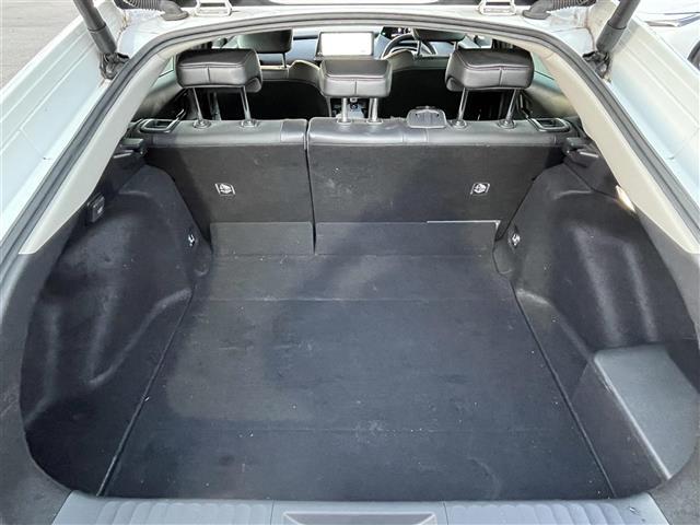 プリウス Ｚ　純正ナビ付１２．３型ディスプレイ　フルセグ　全周囲カメラ　黒レザーシート　前席エアシート・シートヒーター　１００Ｖ充電　Ｍｉｒａｃａｓｔ　デジタルミラー　ＢＳＭ　純正１９インチＡＷ　純正フロアマット（16枚目）