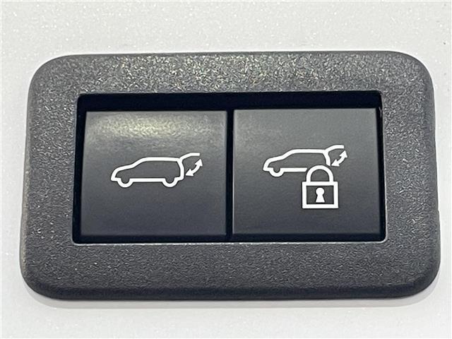 プリウス Ｚ　純正ナビ付１２．３型ディスプレイ　フルセグ　全周囲カメラ　黒レザーシート　前席エアシート・シートヒーター　１００Ｖ充電　Ｍｉｒａｃａｓｔ　デジタルミラー　ＢＳＭ　純正１９インチＡＷ　純正フロアマット（21枚目）