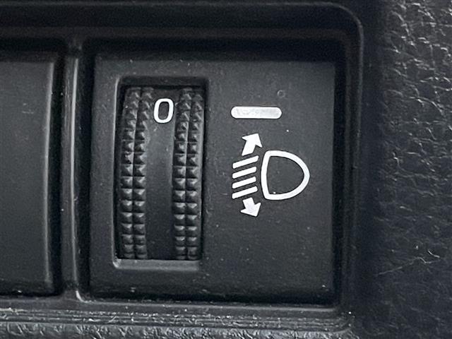 プリウス Ｚ　純正ナビ付１２．３型ディスプレイ　フルセグ　全周囲カメラ　黒レザーシート　前席エアシート・シートヒーター　１００Ｖ充電　Ｍｉｒａｃａｓｔ　デジタルミラー　ＢＳＭ　純正１９インチＡＷ　純正フロアマット（23枚目）