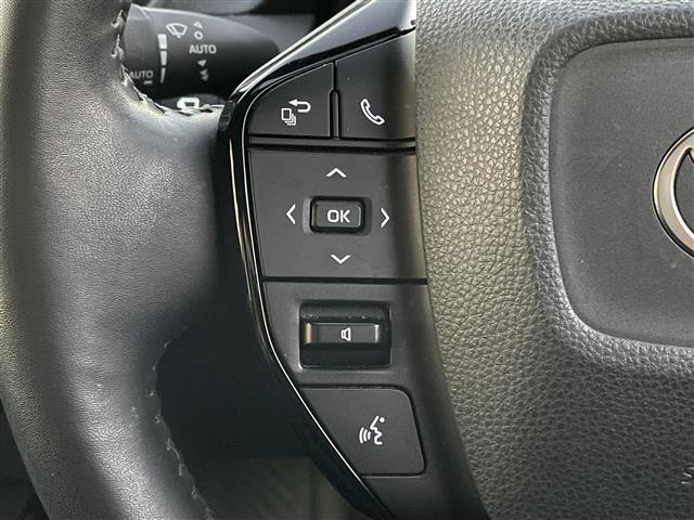 プリウス Ｚ　純正ナビ付１２．３型ディスプレイ　フルセグ　全周囲カメラ　黒レザーシート　前席エアシート・シートヒーター　１００Ｖ充電　Ｍｉｒａｃａｓｔ　デジタルミラー　ＢＳＭ　純正１９インチＡＷ　純正フロアマット（28枚目）