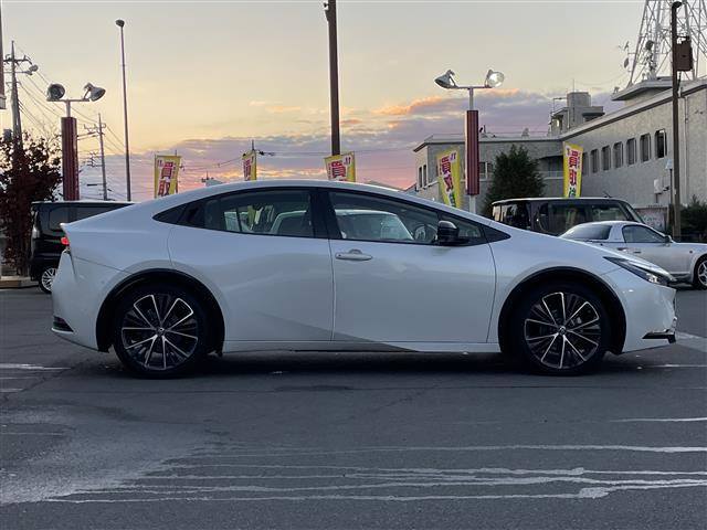 プリウス Ｚ　純正ナビ付１２．３型ディスプレイ　フルセグ　全周囲カメラ　黒レザーシート　前席エアシート・シートヒーター　１００Ｖ充電　Ｍｉｒａｃａｓｔ　デジタルミラー　ＢＳＭ　純正１９インチＡＷ　純正フロアマット（41枚目）