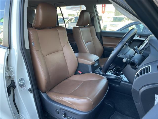 ランドクルーザープラド ＴＸ　Ｌパッケージ　７０ｔｈアニバーサリーリミテッド　純正９インチナビ　フルセグ　ＨＤＭＩ　Ｂｌｕｅｔｏｏｔｈ　フロント・バックカメラ　ホワイトレタータイヤ　前後ドライブレコーダー　スマートキー２本　シートエアコン　茶革　衝突軽減ブレーキ　レーンアシスト（13枚目）