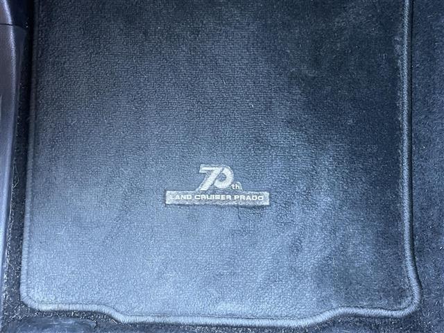 ランドクルーザープラド ＴＸ　Ｌパッケージ　７０ｔｈアニバーサリーリミテッド　純正９インチナビ　フルセグ　ＨＤＭＩ　Ｂｌｕｅｔｏｏｔｈ　フロント・バックカメラ　ホワイトレタータイヤ　前後ドライブレコーダー　スマートキー２本　シートエアコン　茶革　衝突軽減ブレーキ　レーンアシスト（29枚目）