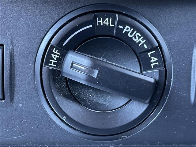 ランドクルーザープラド ＴＸ　Ｌパッケージ　７０ｔｈアニバーサリーリミテッド　純正９インチナビ　フルセグ　ＨＤＭＩ　Ｂｌｕｅｔｏｏｔｈ　フロント・バックカメラ　ホワイトレタータイヤ　前後ドライブレコーダー　スマートキー２本　シートエアコン　茶革　衝突軽減ブレーキ　レーンアシスト（31枚目）