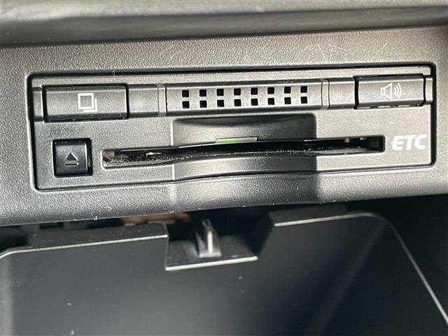 ヴォクシー ＺＳ　煌　純正７インチワイドナビ　バックカメラ　フリップダウンモニター　両側電動スライドドア　パドルシフト　ＨＩＤヘッドライト　ＨＩＤフォグランプ　ＥＴＣ　Ｂｌｕｅｔｏｏｔｈ　フルセグ　ミュージックサーバー（11枚目）