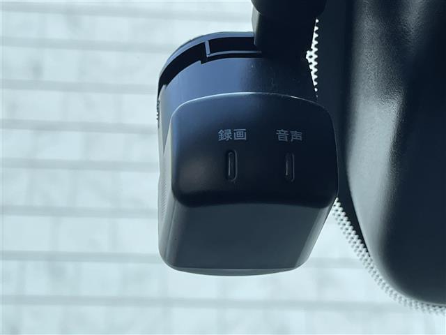 【ドライブレコーダー】映像・音声などの運転中の記録を残します。事故などを起こした起こされた時の証拠になりえますので、もしも時でも安心ですね。