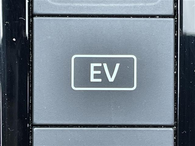 現車の確認はお電話で在庫のご確認の上、是非ご来店くださいませ！ご来店の難しい方は店舗スタッフがお電話やメールで詳細をお答えさせて頂きます。